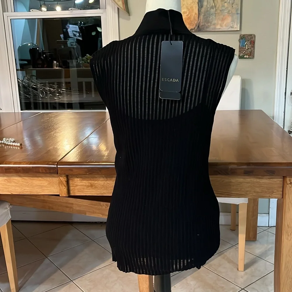 ESCADA - Picture 6 of 13